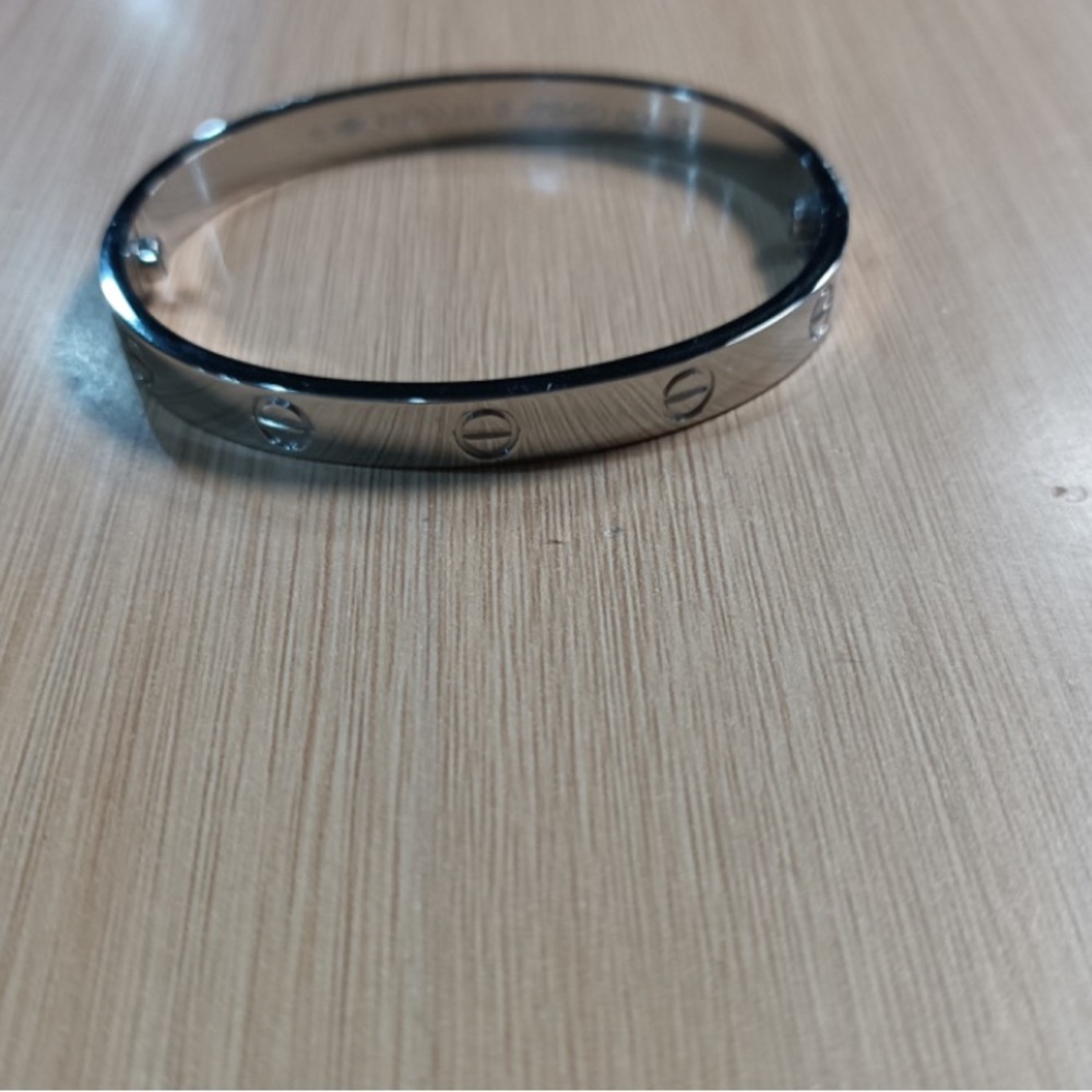 It's a Cartier bracelet